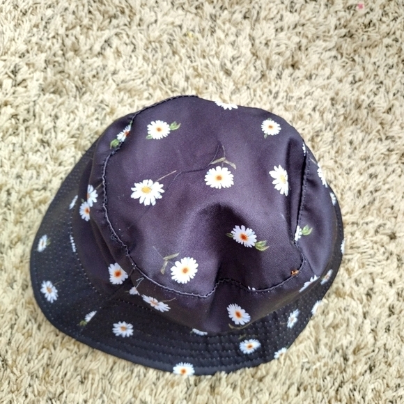 NWT Alice + Olivia Daisy Cap Reversible Bucket Cap White OS Floral Sun Cap - Picture 3 of 9